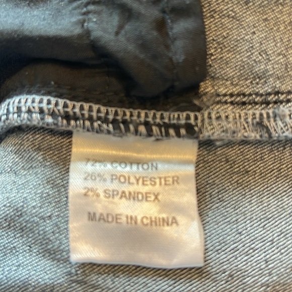 A.Z.I. New York - shark bite raw hem gray/black washed distressed - 10 - Picture 4 of 5